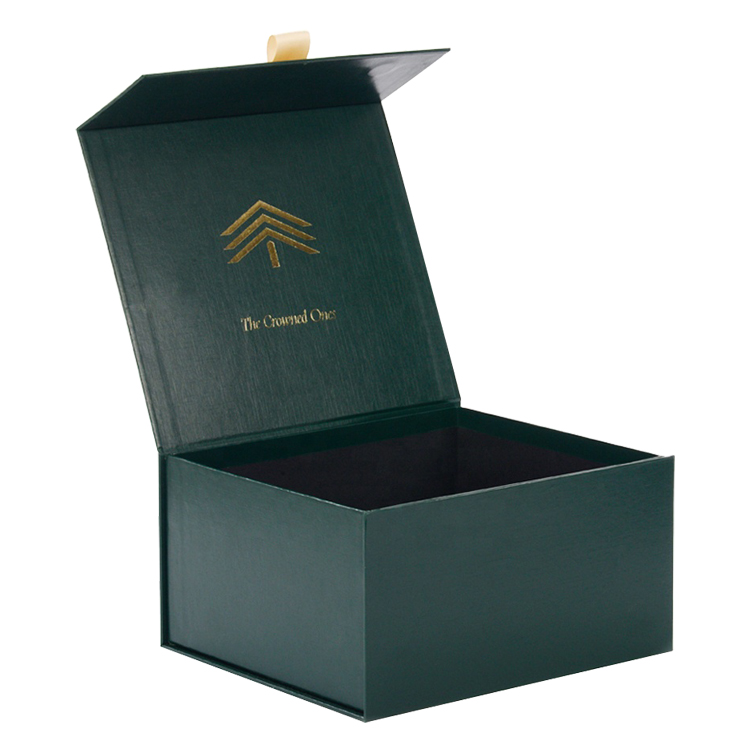 China Luxury Fancy Paper Magnetic Lid Gift Box for Baseball Caps Packaging with Gold Hot Foiled Stamping Logo