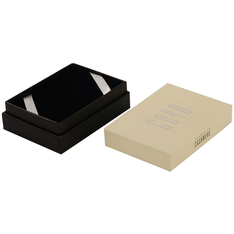 China Luxurious Fancy Paper Rigid Lid Base Gift Packaging Box for Cashmere Sweater with Silver Hot Foil Stamping Logo